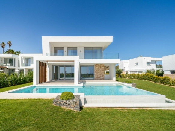Marbella East – Modern villa – Gated – Sea Views