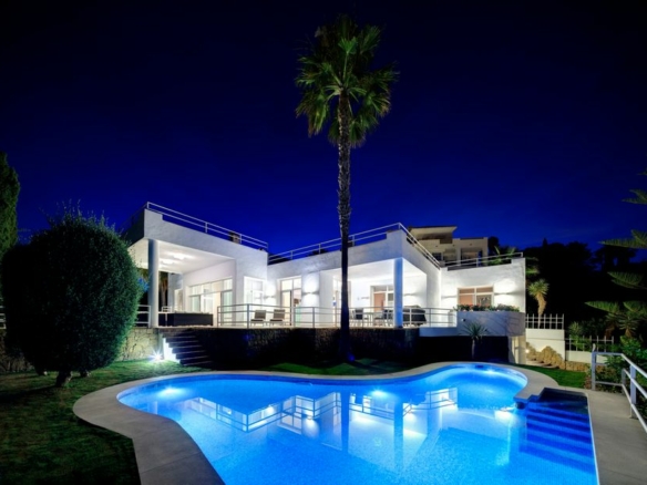 For sale – Benahavis – Modern Villa 4B – Sea Views