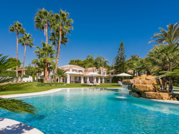 For Rent – Marbella East – Beachfront Mansion – Holiday Rental