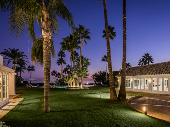 For Rent – Marbella East – Beachfront Mansion – Holiday Rental