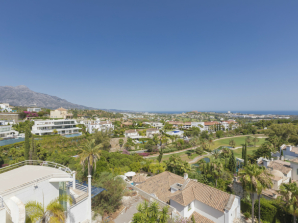 Benahavis – Modern 4B Villa – Sea Views – Gated