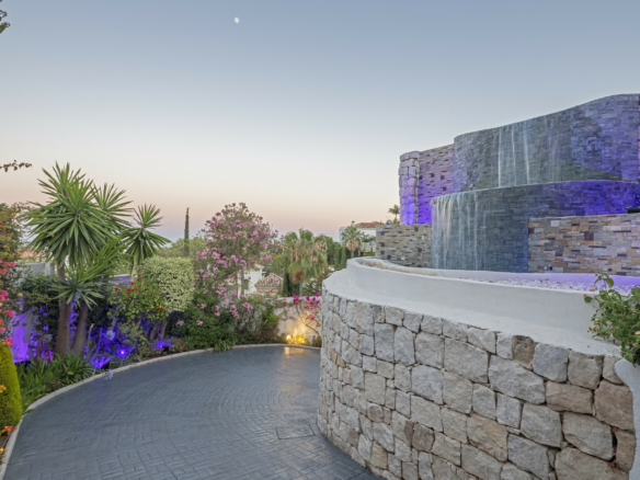 Benahavis – Modern 4B Villa – Sea Views – Gated