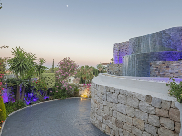 Benahavis – Modern 4B Villa – Sea Views – Gated