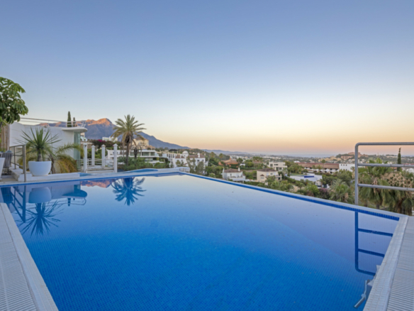 Benahavis – Modern 4B Villa – Sea Views – Gated