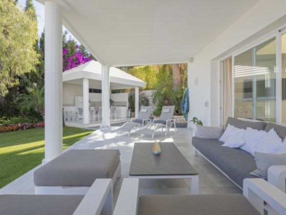 Benahavis – Modern 4B Villa – Sea Views – Gated