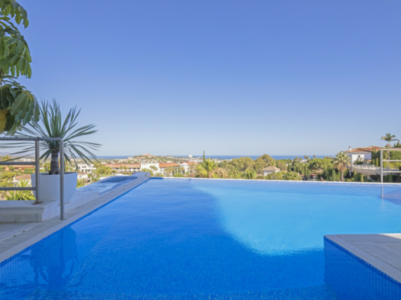 Benahavis – Modern 4B Villa – Sea Views – Gated