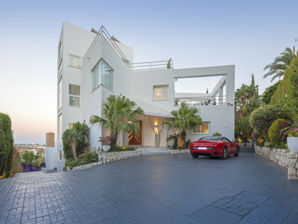 Benahavis – Modern 4B Villa – Sea Views – Gated