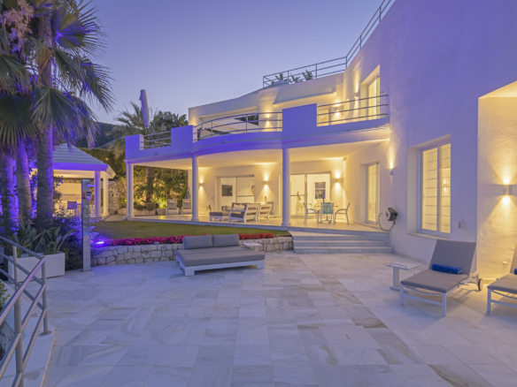 Benahavis – Modern 4B Villa – Sea Views – Gated