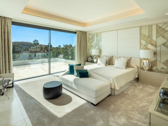 SOLD   – Nueva Andalucia – Modern 6B villa – Panoramic views 🌟