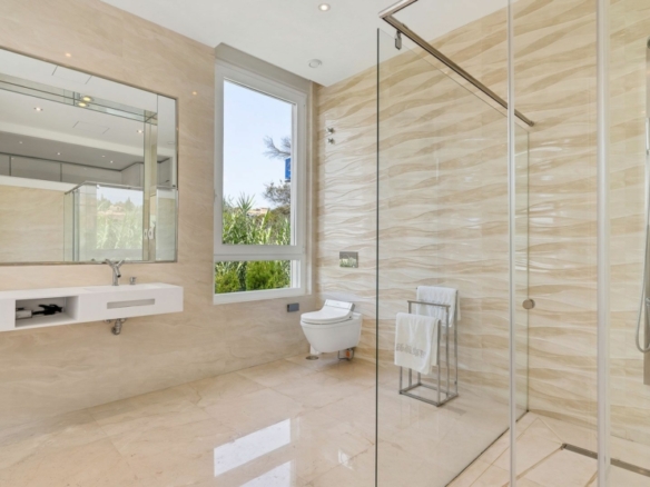 Marbella East – 6B villa – Near Beach – Rooftop Pool