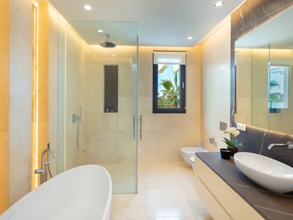 SOLD   – Nueva Andalucia – Modern 6B villa – Panoramic views 🌟