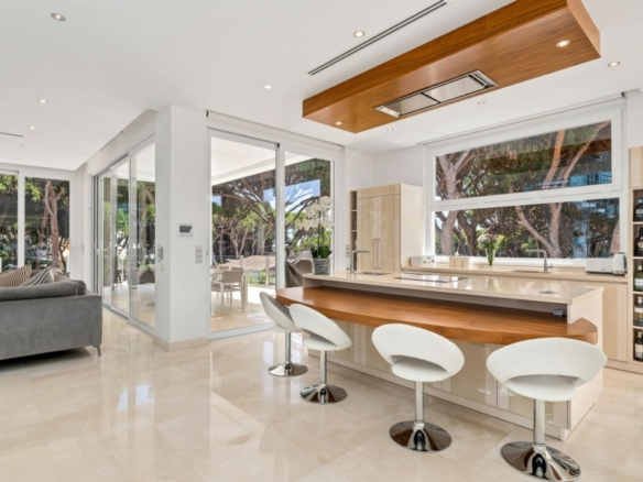 Marbella East – 6B villa – Near Beach – Rooftop Pool
