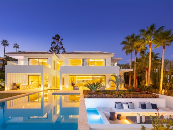 SOLD   – Nueva Andalucia – Modern 6B villa – Panoramic views 🌟