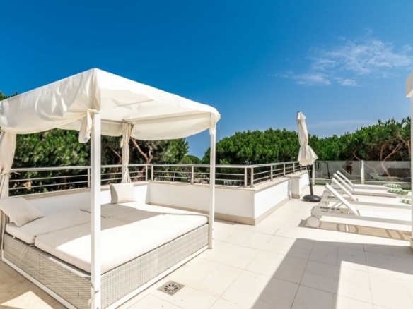 Marbella East – 6B villa – Near Beach – Rooftop Pool
