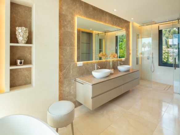 SOLD   – Nueva Andalucia – Modern 6B villa – Panoramic views 🌟