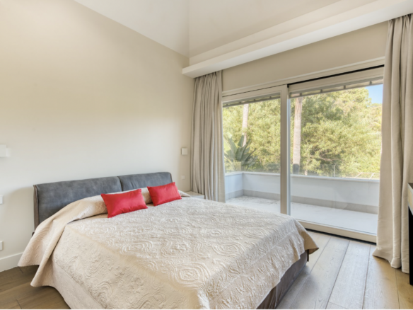 🏡 For Sale: Modern 5-Bedroom Villa with Breathtaking Sea Views in La Zagaleta 🌅🌴