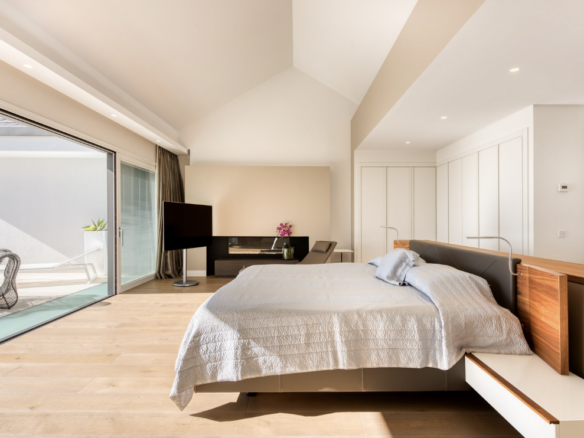 🏡 For Sale: Modern 5-Bedroom Villa with Breathtaking Sea Views in La Zagaleta 🌅🌴