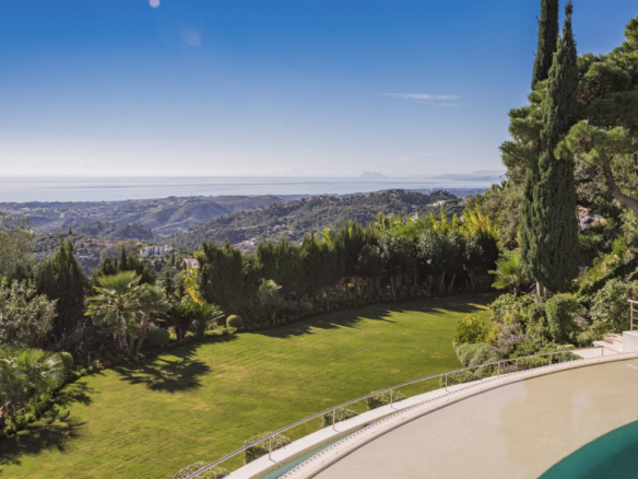 🏡 For Sale: Modern 5-Bedroom Villa with Breathtaking Sea Views in La Zagaleta 🌅🌴