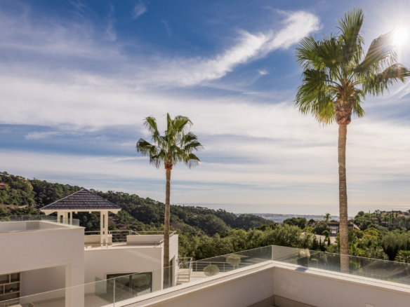 🏡 For Sale: Modern 5-Bedroom Villa with Breathtaking Sea Views in La Zagaleta 🌅🌴