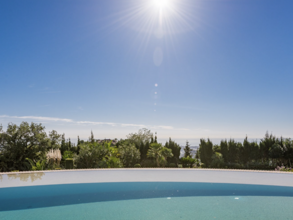 🏡 For Sale: Modern 5-Bedroom Villa with Breathtaking Sea Views in La Zagaleta 🌅🌴