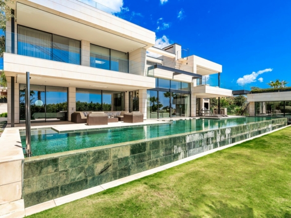 For sale – Golden Mile –  Modern 6B villa 🌴 – Sea & Mountain Views