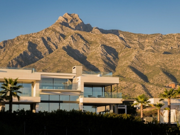 For sale – Golden Mile –  Modern 6B villa 🌴 – Sea & Mountain Views
