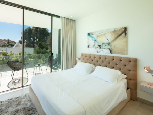 SOLD – Puerto Banus  – Modern 7B Villa – Beachside