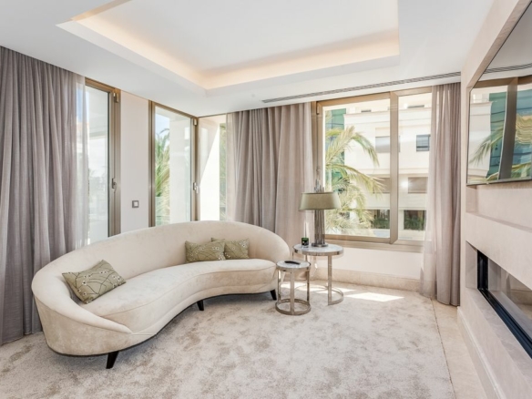 Golden Mile – Modern 4B villa – 2nd Line Beach