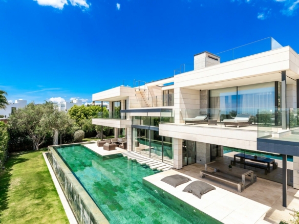 For sale – Golden Mile –  Modern 6B villa 🌴 – Sea & Mountain Views