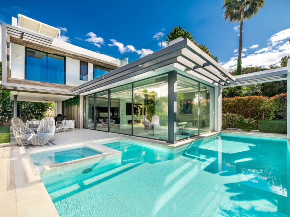 Golden Mile – Modern 5B Villa – Beachside