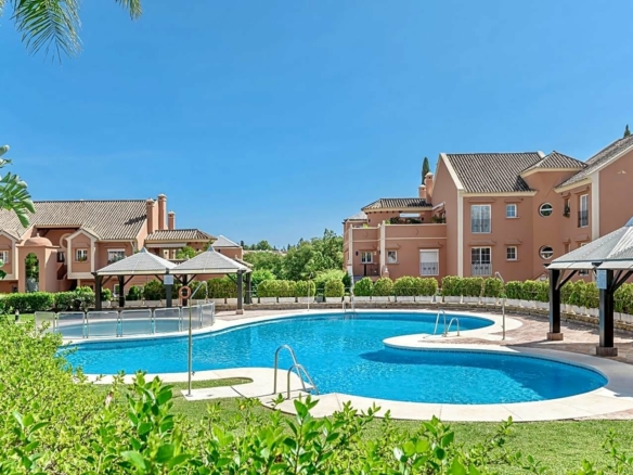 Nueva Andalucia – 4B Garden Apartment – Near Facilities -Gated