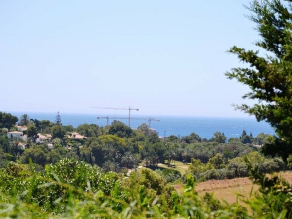 Benahavis – Plot to build a 690m2 Villa -Sea views