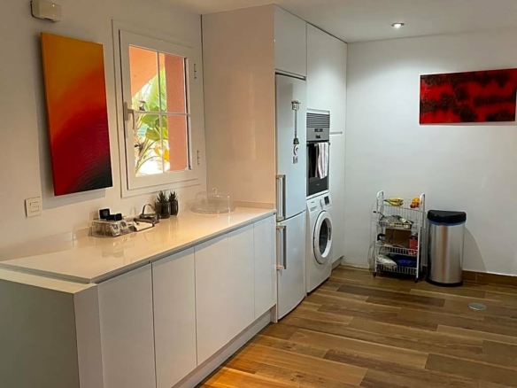 Nueva Andalucia – 4B Garden Apartment – Near Facilities -Gated