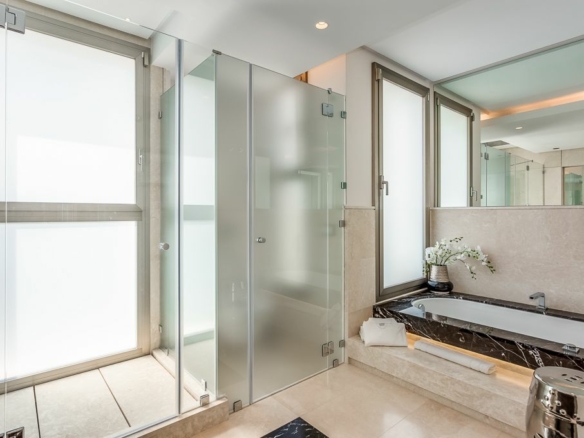 Golden Mile – Modern 4B villa – 2nd Line Beach