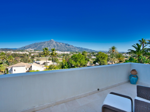 Nueva Andalucia – Nice 5B Golf Villa – Near Facilites