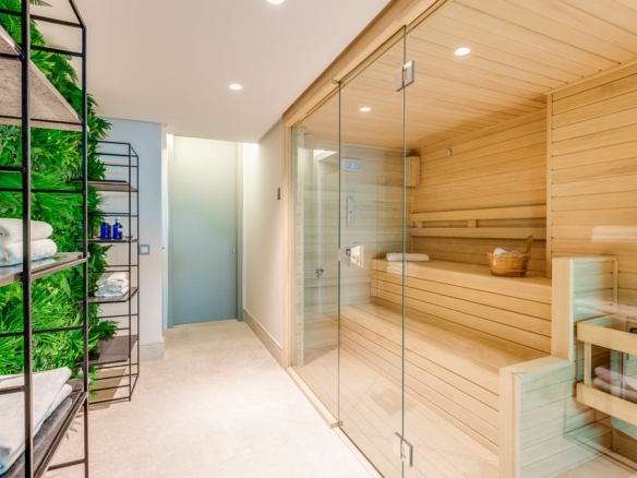 Golden Mile – Modern 4B villa – 2nd Line Beach