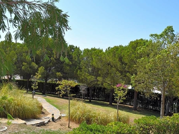 Nueva Andalucia – 4B Garden Apartment – Near Facilities -Gated