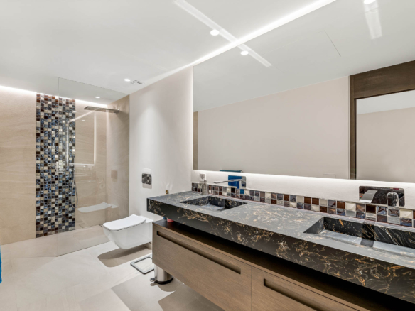Golden Mile – Modern 5B Villa – Beachside