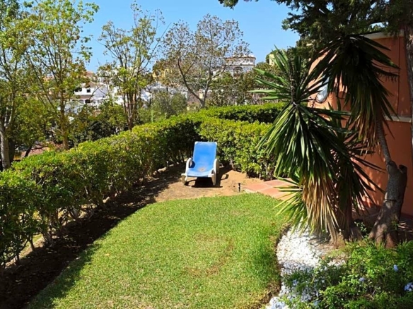 Nueva Andalucia – 4B Garden Apartment – Near Facilities -Gated