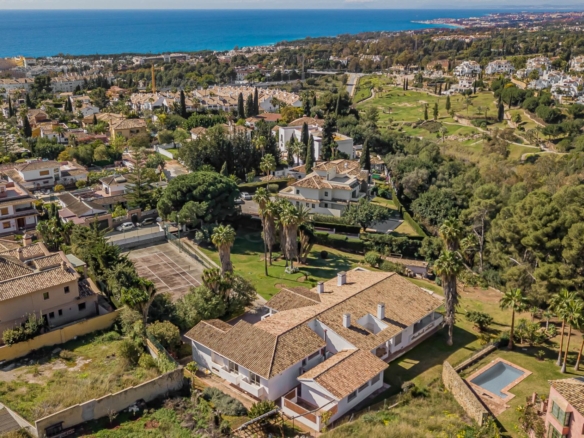 Marbella – 7B Hillside Villa – To reform – Sea Views