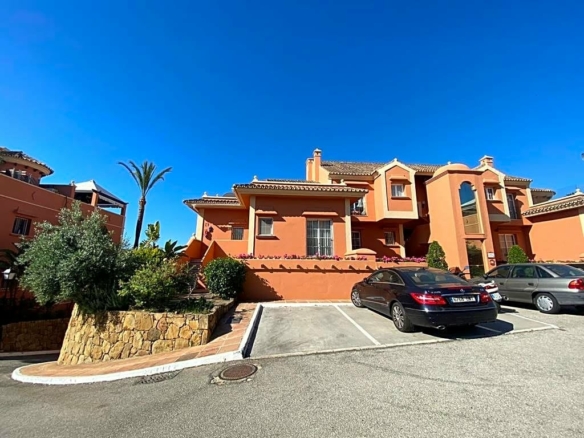 Nueva Andalucia – 4B Garden Apartment – Near Facilities -Gated