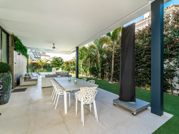 Golden Mile – Modern 5B Villa – Beachside