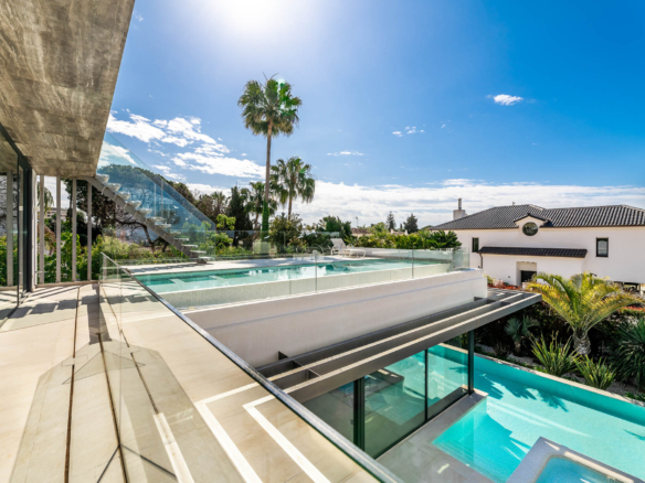 Golden Mile – Modern 5B Villa – Beachside