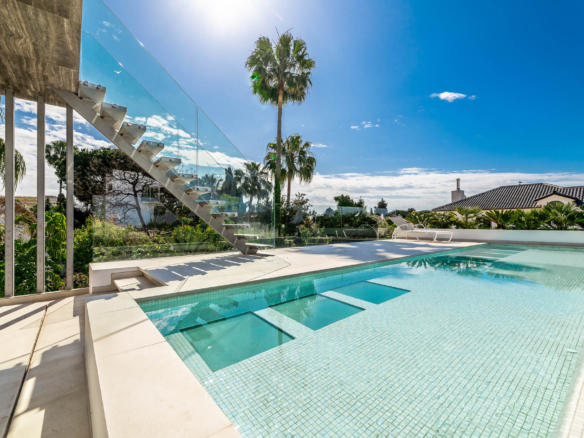 Golden Mile – Modern 5B Villa – Beachside