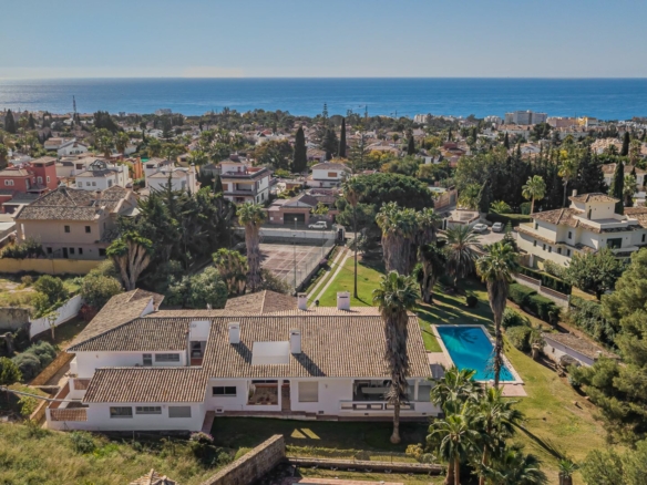 Marbella – 7B Hillside Villa – To reform – Sea Views
