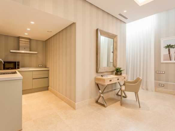 Golden Mile – Modern 4B villa – 2nd Line Beach