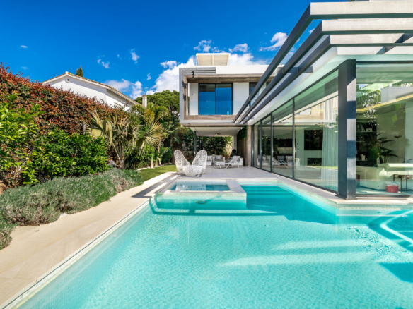Golden Mile – Modern 5B Villa – Beachside