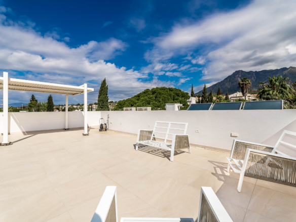 Golden Mile – Modern 5B Villa – Beachside