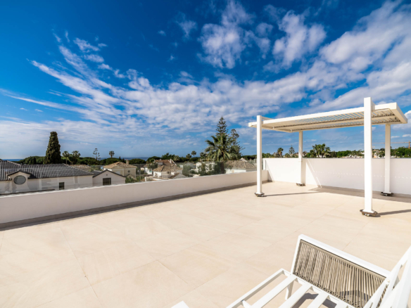Golden Mile – Modern 5B Villa – Beachside