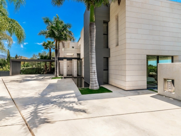 For sale – Golden Mile –  Modern 6B villa 🌴 – Sea & Mountain Views